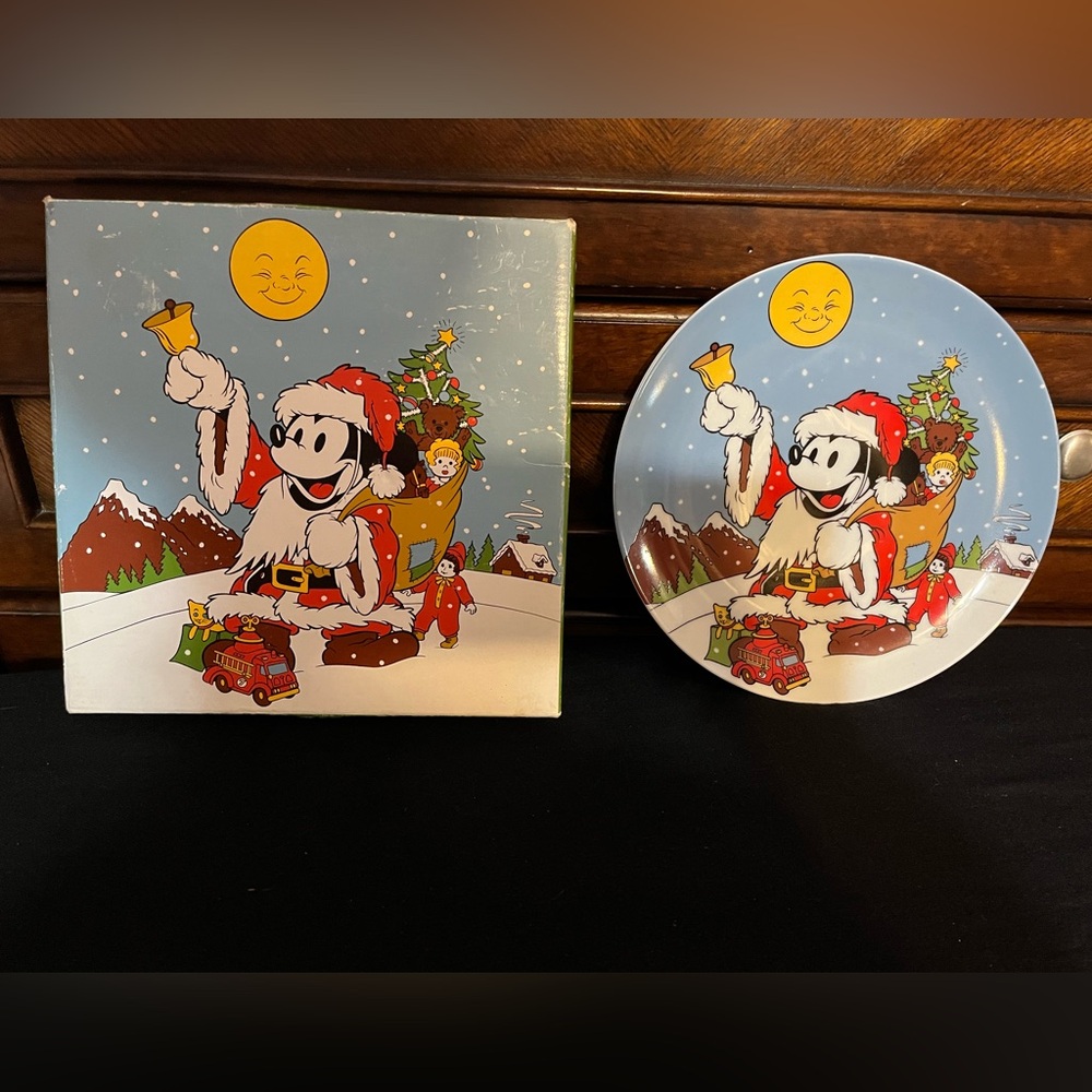 Disney Vintage 1991 & Limited Edition Christmas Mickey Mouse Santa Sleigh Plate